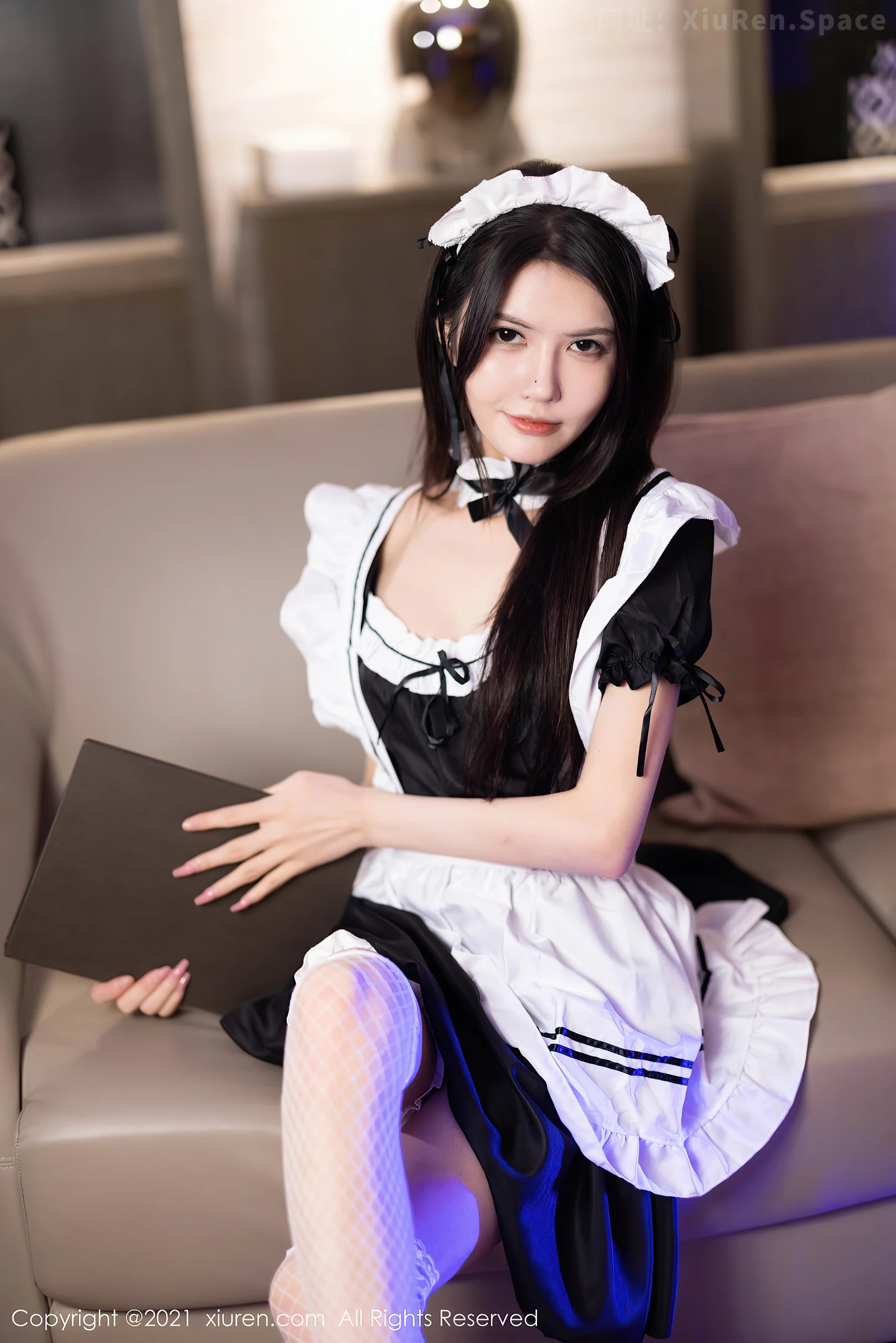 图片[3]-[XiuRen秀人网]VOL.4182 模特媛媛酱belle长三角旅拍私房女仆装配白丝网袜秀翘臀诱惑写真40P-秀人网官方网站